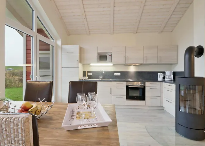 2 Bedroom Amazing In Casa vacanze Dagebüll